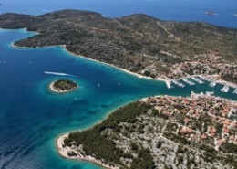 Vista aerea di Jezera-Isola di Murter con marina