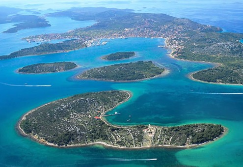 Luftaufnahme Insel Murter mit den nahe gelegenen Inseln - Zminjak, Tegina, Veliki Vinik, Mali Vinik