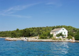 Fisherman's house Božidar 6 + 1 with a good harbor, Island Sit