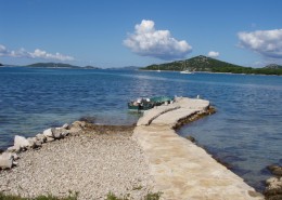 Fischerhaus Boris - Steg mit kleinem Boot und Meerblick