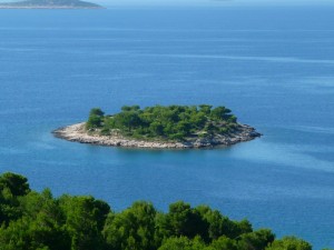 Tužbina, una piccola isola vicino a Murter