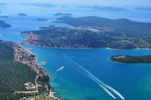 Île et partie continentale de Tisno, île de Murter